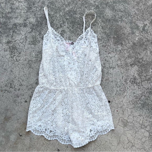 NWT Victoria’s Secret Sexy Lace Cream Romper size medium intimates sleepwear - Picture 1 of 7